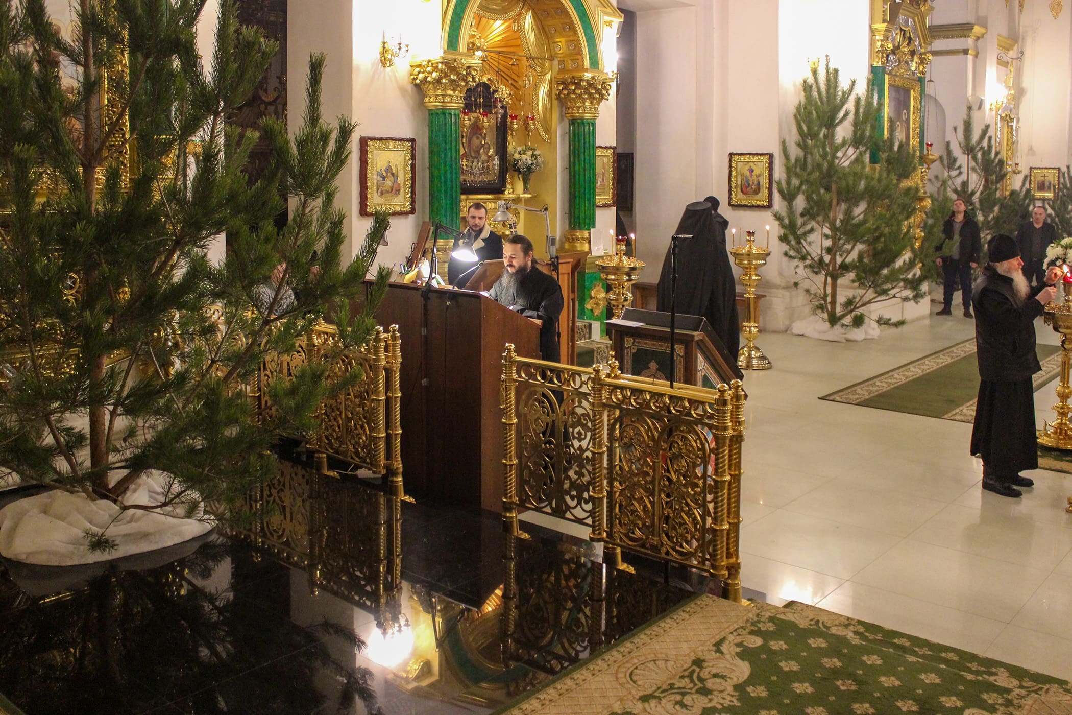«Христос раждается, прежде падший воскресити образ!» В Нило-Столобенском монастыре готовятся к встрече Светлого Христова Рождества 11