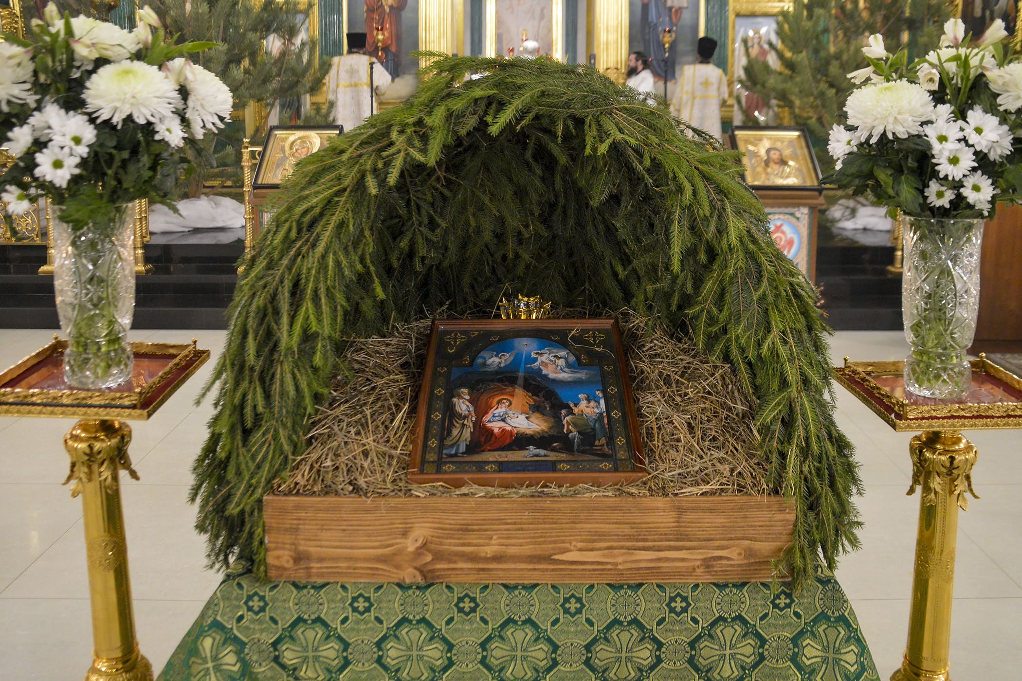 «Всяческая днесь радости исполняются, Христос родися в Вифлееме!» В монастыре Нило-Столобенская пустынь молитвенно встретили праздник Христова Рождества 12