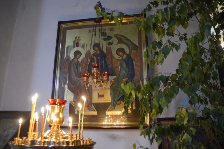 Праздник Святой Троицы в монастыре «Нило-Столобенская пустынь»