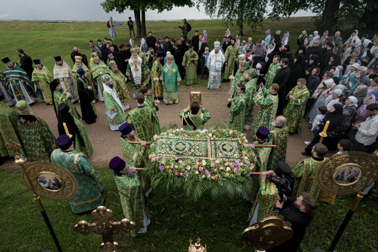 В монастыре «Нило-Столобенская пустынь» прошли праздничные богослужения в честь 355-летия обретения мощей преподобного Нила Столобенского, чудотворца