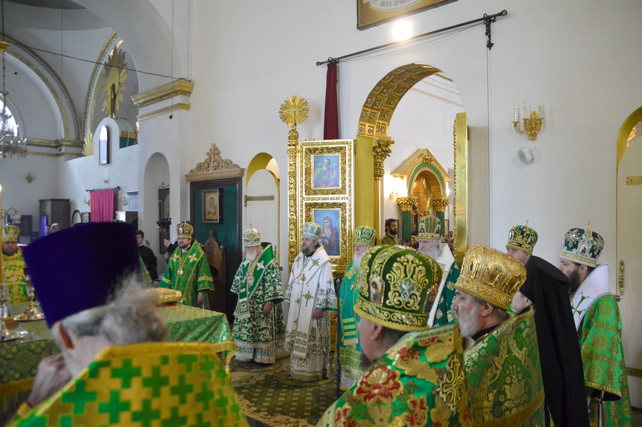 В монастыре «Нило-Столобенская пустынь» прошли праздничные богослужения в честь 355-летия обретения мощей преподобного Нила Столобенского, чудотворца 10