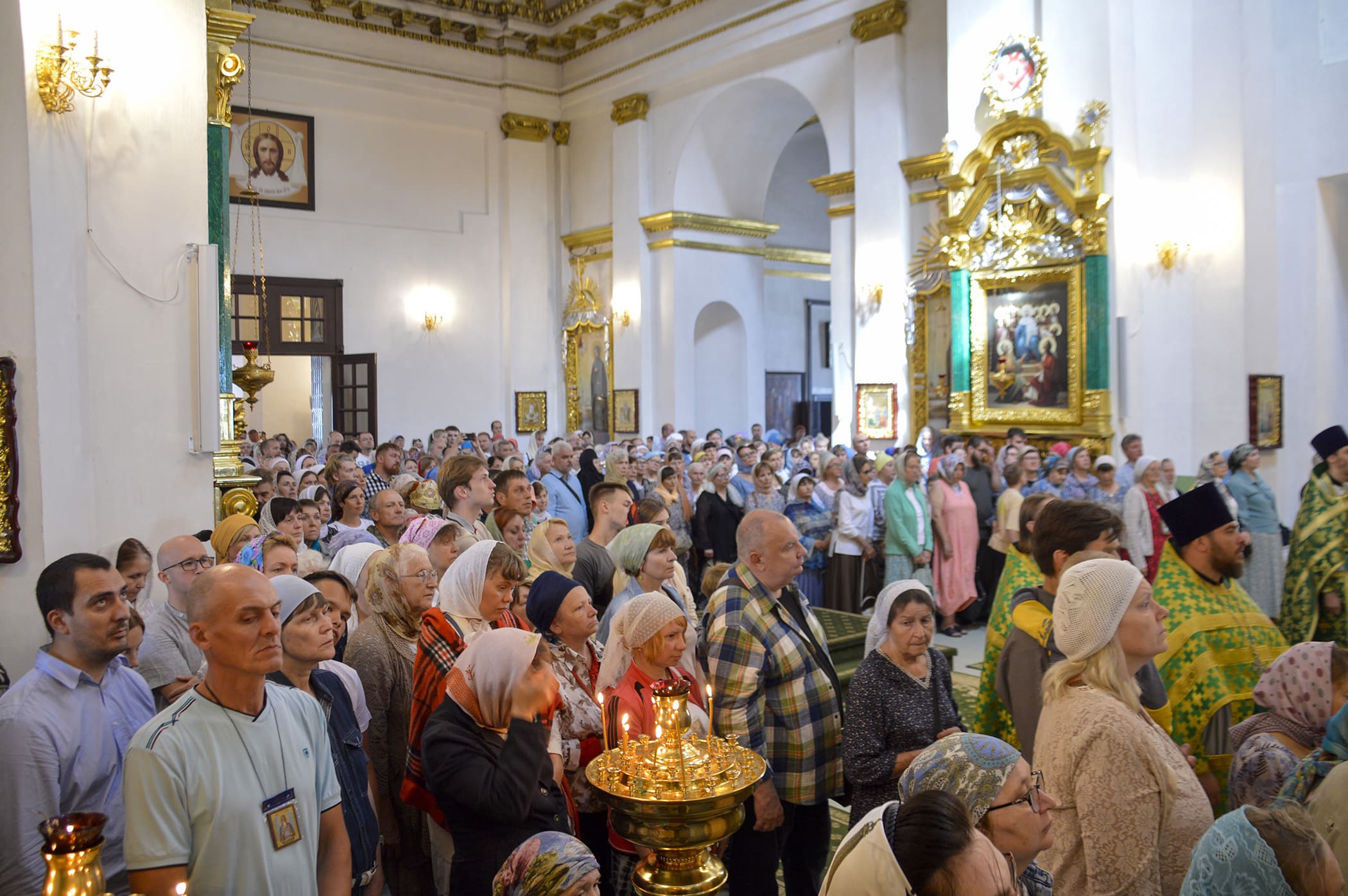 9 июля в монастыре Нилова пустынь прошли праздничные богослужения в честь перенесения мощей Преподобного Нила Столобенского 12