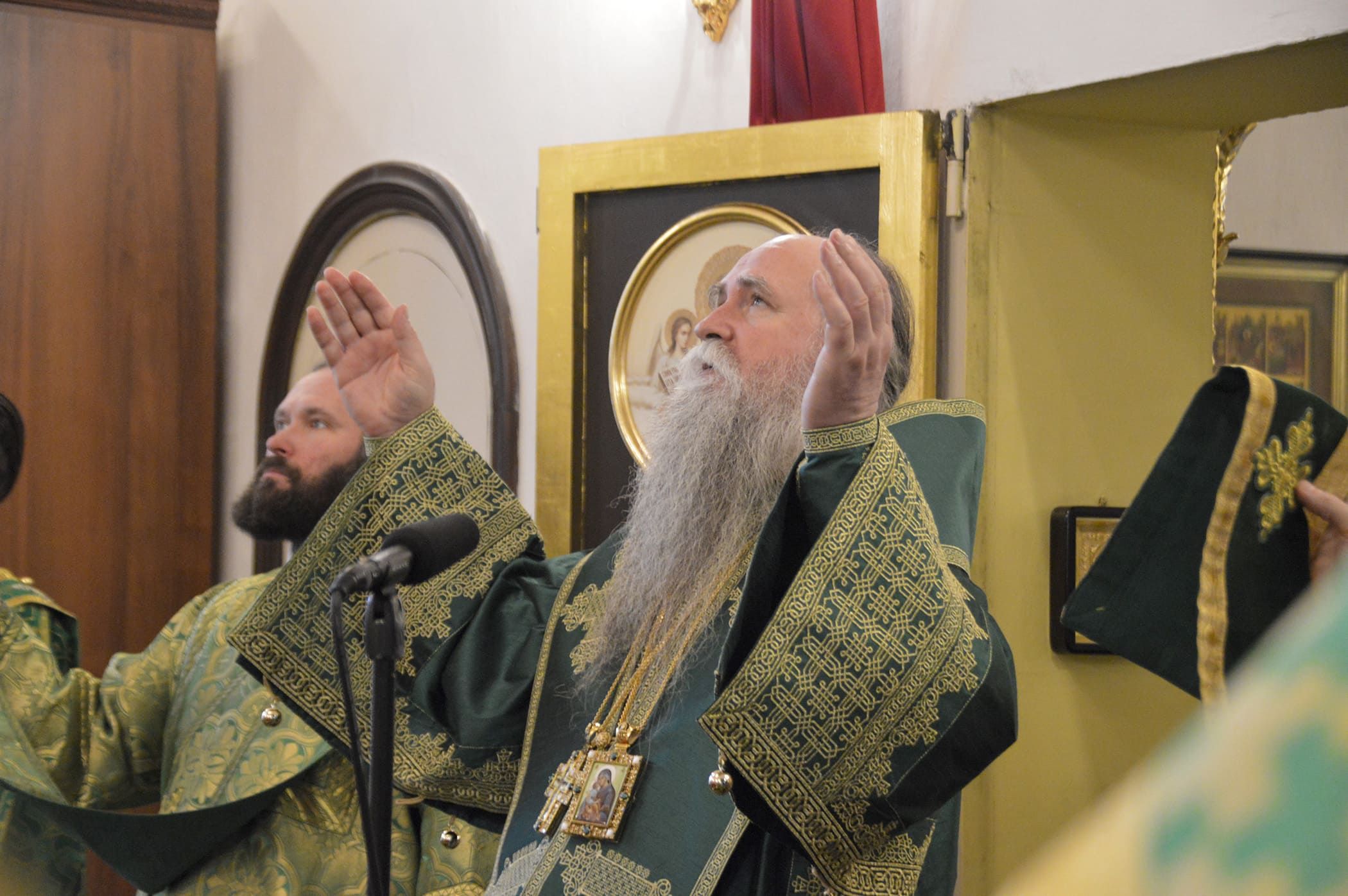 Митрополит Черногорско-Приморский Иоанникий возглавил Божественную литургию в монастыре «Нило-Столобенская пустынь» 13