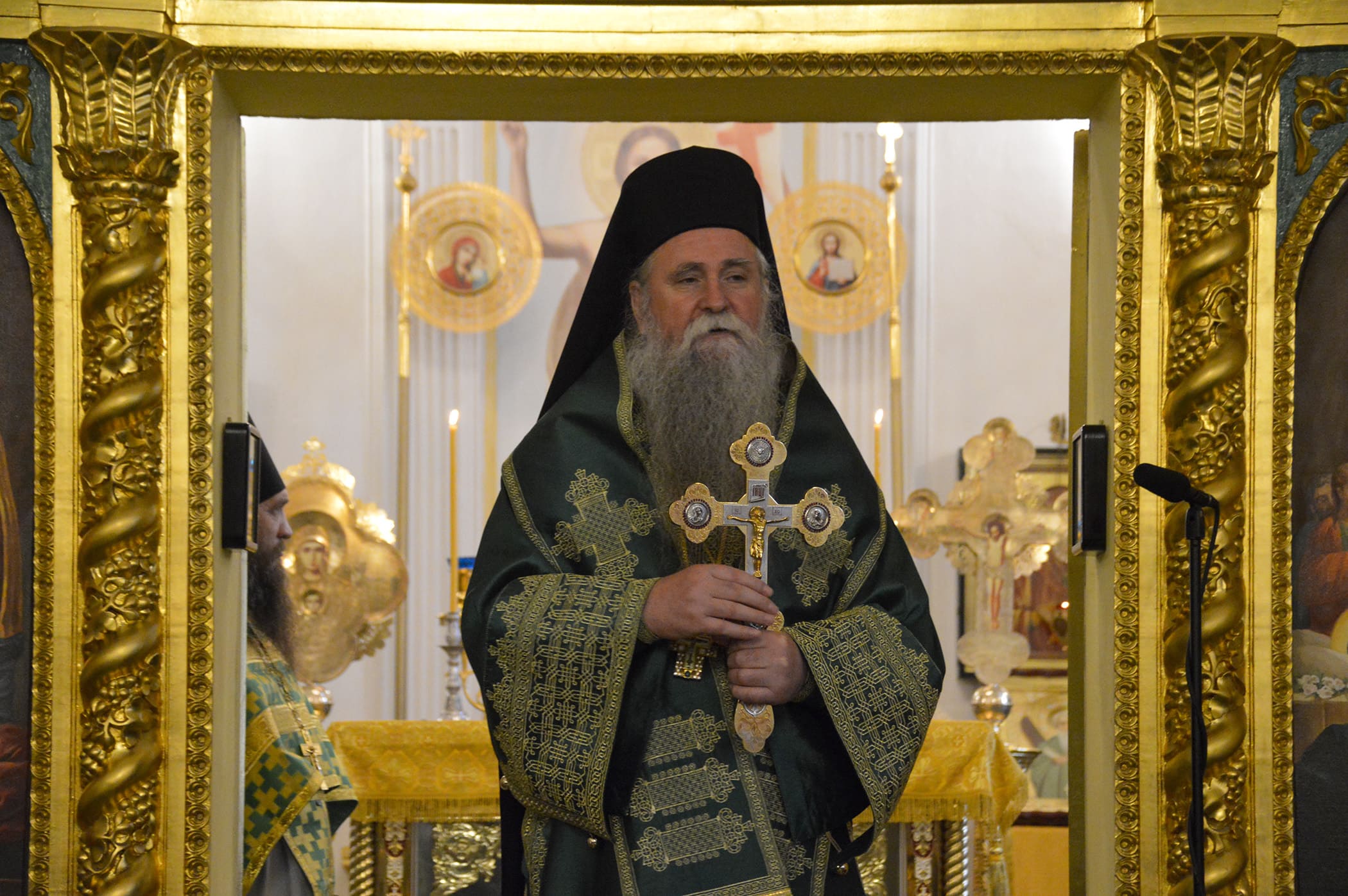 Митрополит Черногорско-Приморский Иоанникий возглавил Божественную литургию в монастыре «Нило-Столобенская пустынь» 19