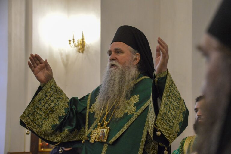Митрополит Черногорско-Приморский Иоанникий возглавил Божественную литургию в монастыре «Нило-Столобенская пустынь»