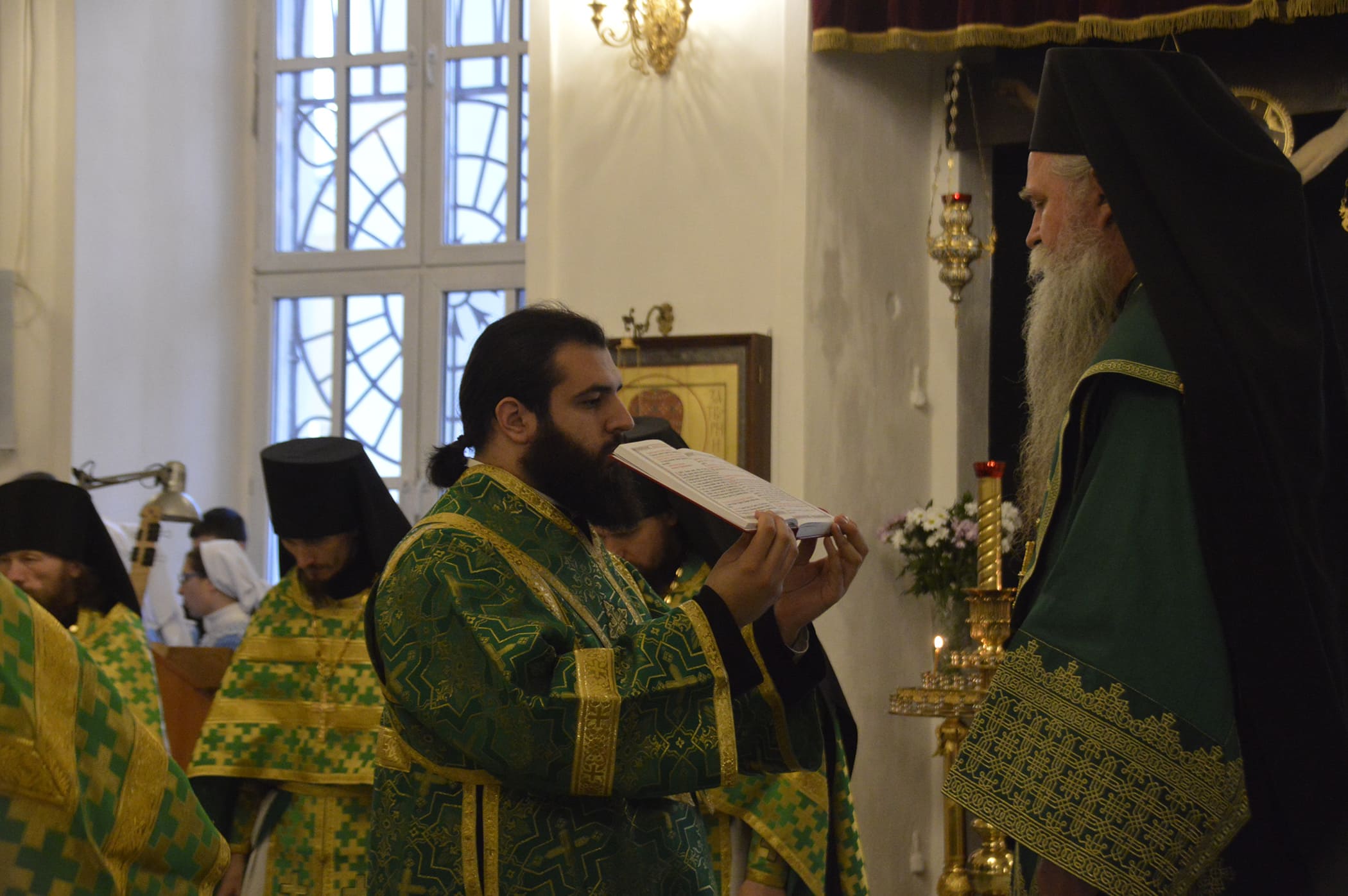 Митрополит Черногорско-Приморский Иоанникий возглавил Божественную литургию в монастыре «Нило-Столобенская пустынь» 8