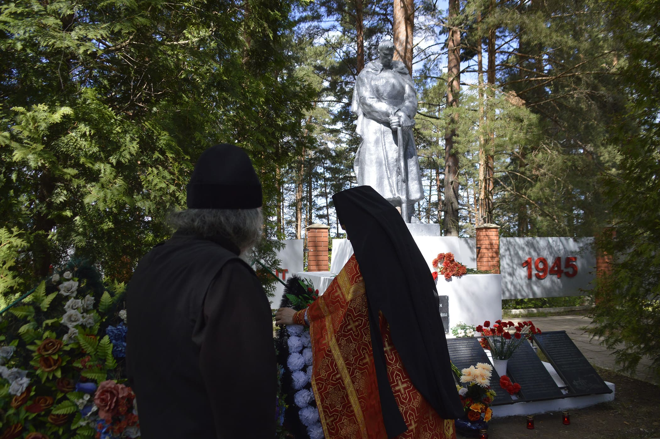 В мужском монастыре «Нило-Столобенская пустынь» почтили память жертв Великой Отечественной войны 1941–1945 годов 16
