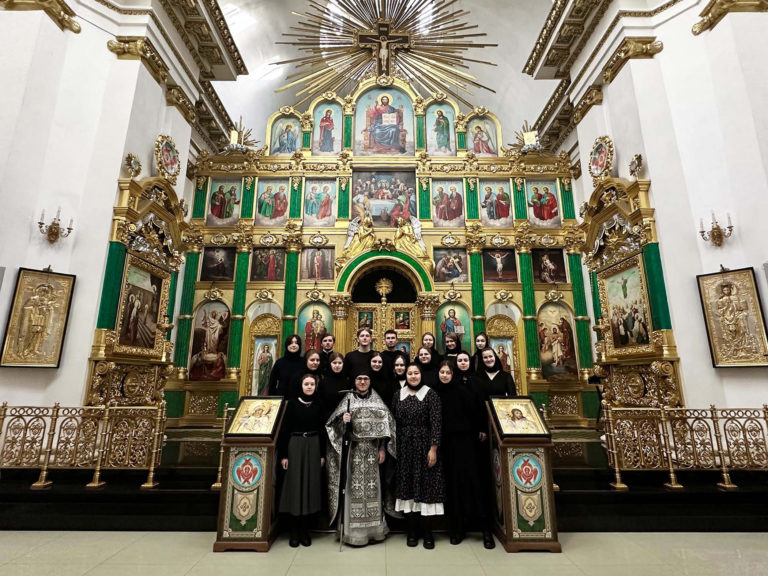 Молодежный хор Тверской епархии посетил Нилову пустынь
